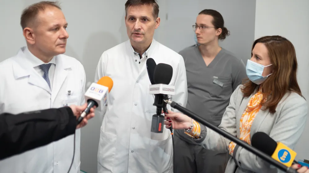 Fot. WUM (Na zdj. dr hab. Z. Jabiry-Zieniewicz, prof. Artur Ludwin, dr. J. Witwicki) Fot. WUM (Na zdj. dr hab. Z. Jabiry-Zieniewicz, prof. Artur Ludwin, dr. J. Witwicki)