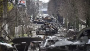 Zdjęcie pochodzi z prezentacji Oksany Dżam, główna ulica w Buczy po rosyjskiej masakrze